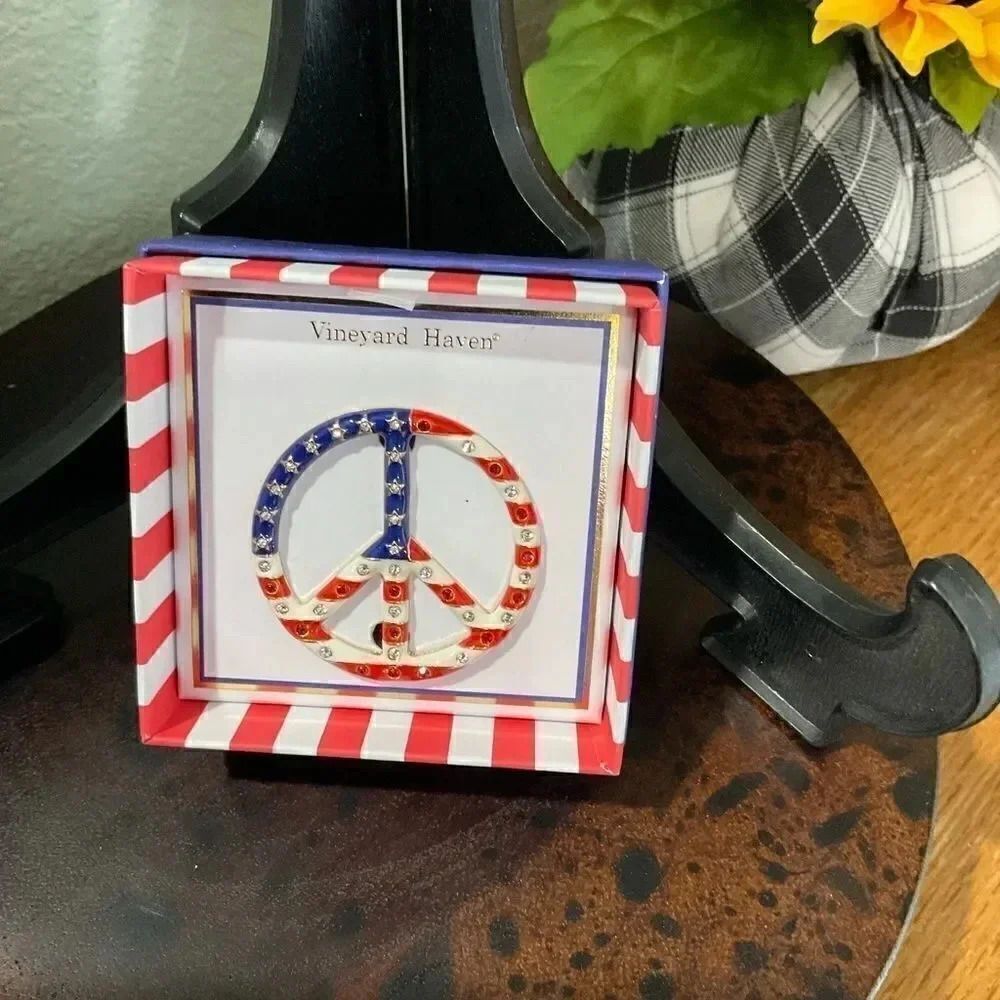 NWT Vineyard Haven Red, White & Blue Peace ☮️ Sign Pin